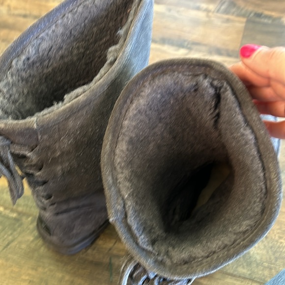Bearpaw Phylly Gray Suede Snowboots - Picture 5 of 6